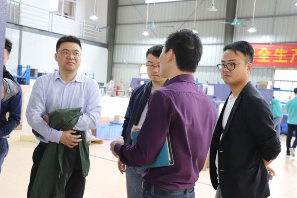 热烈欢迎吉利汽车领导莅临我司选购产品